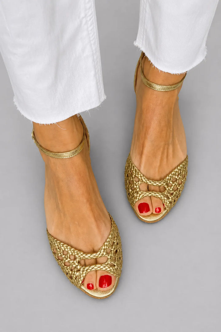 Women’s Comfy Flat Sandals with Adjustable Strap