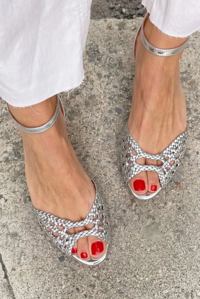 Women’s Comfy Flat Sandals with Adjustable Strap
