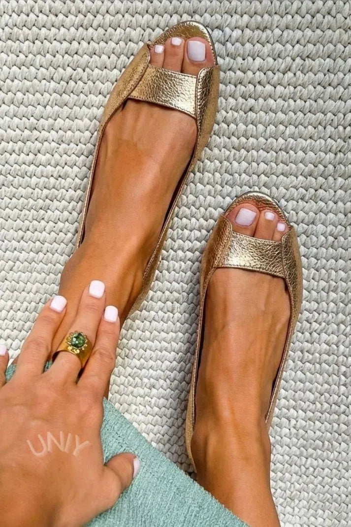 Women's Comfy Flat Sandals with Cushioned Insole and Open Toe Details