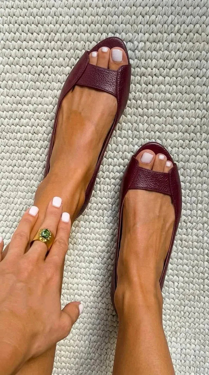 Women's Comfy Flat Sandals with Cushioned Insole and Open Toe Details