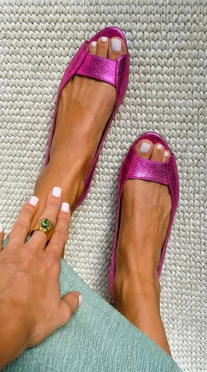 Women's Comfy Flat Sandals with Cushioned Insole and Open Toe Details