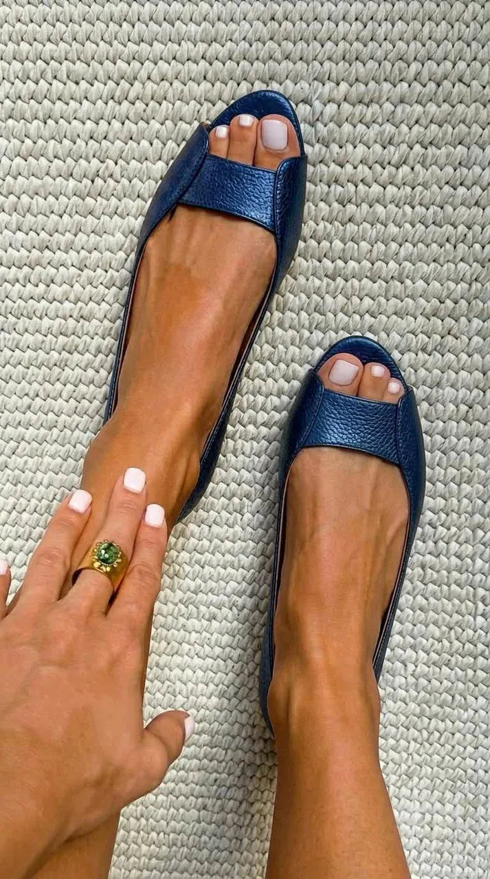 Women's Comfy Flat Sandals with Cushioned Insole and Open Toe Details