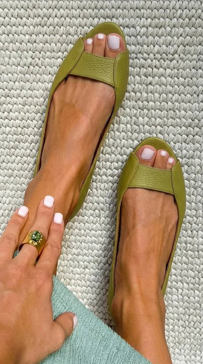 Women's Comfy Flat Sandals with Cushioned Insole and Open Toe Details