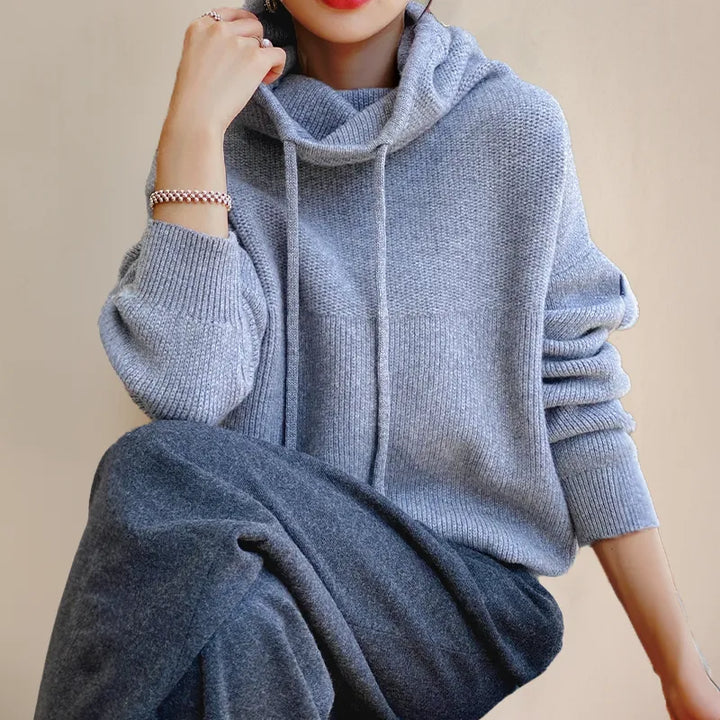 Women’s Knitted Hoodie with Long Sleeves and Relaxed Fit