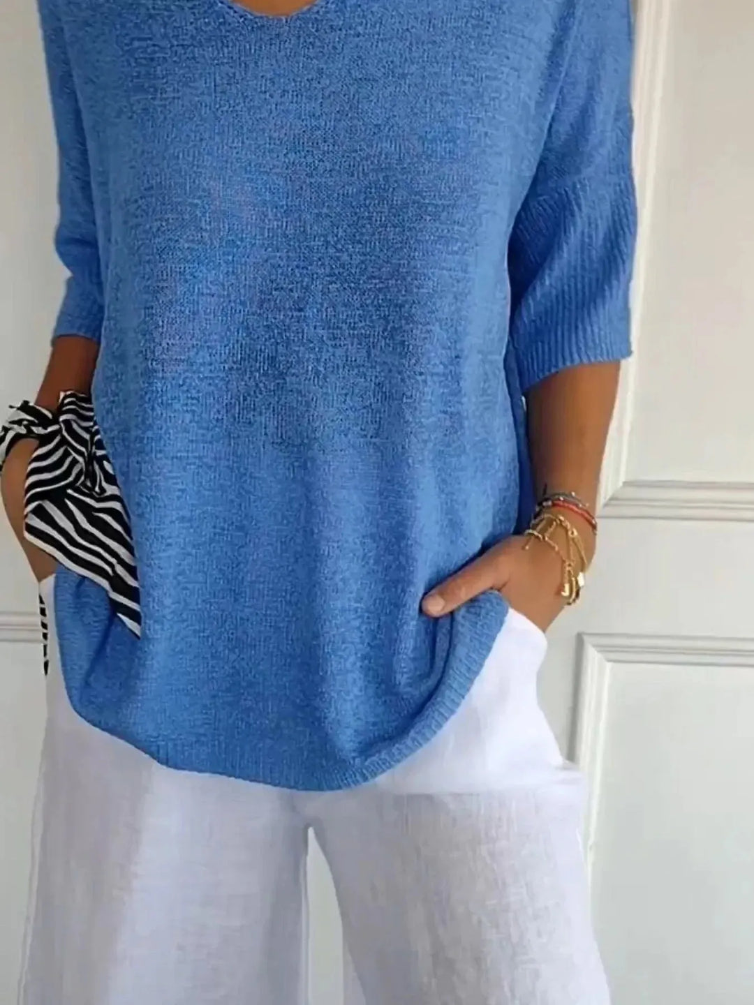 Women's Oversized V-Neck Jumper with Ribbed Hem