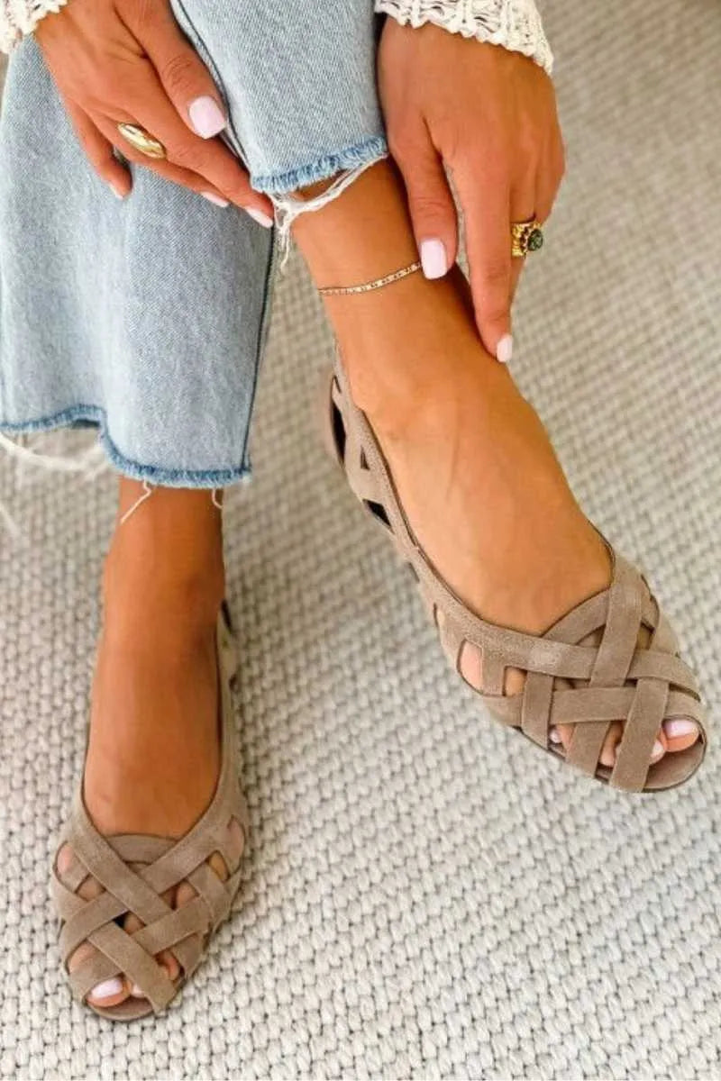 Women's Soft Flat Sandals with Cut Out Design