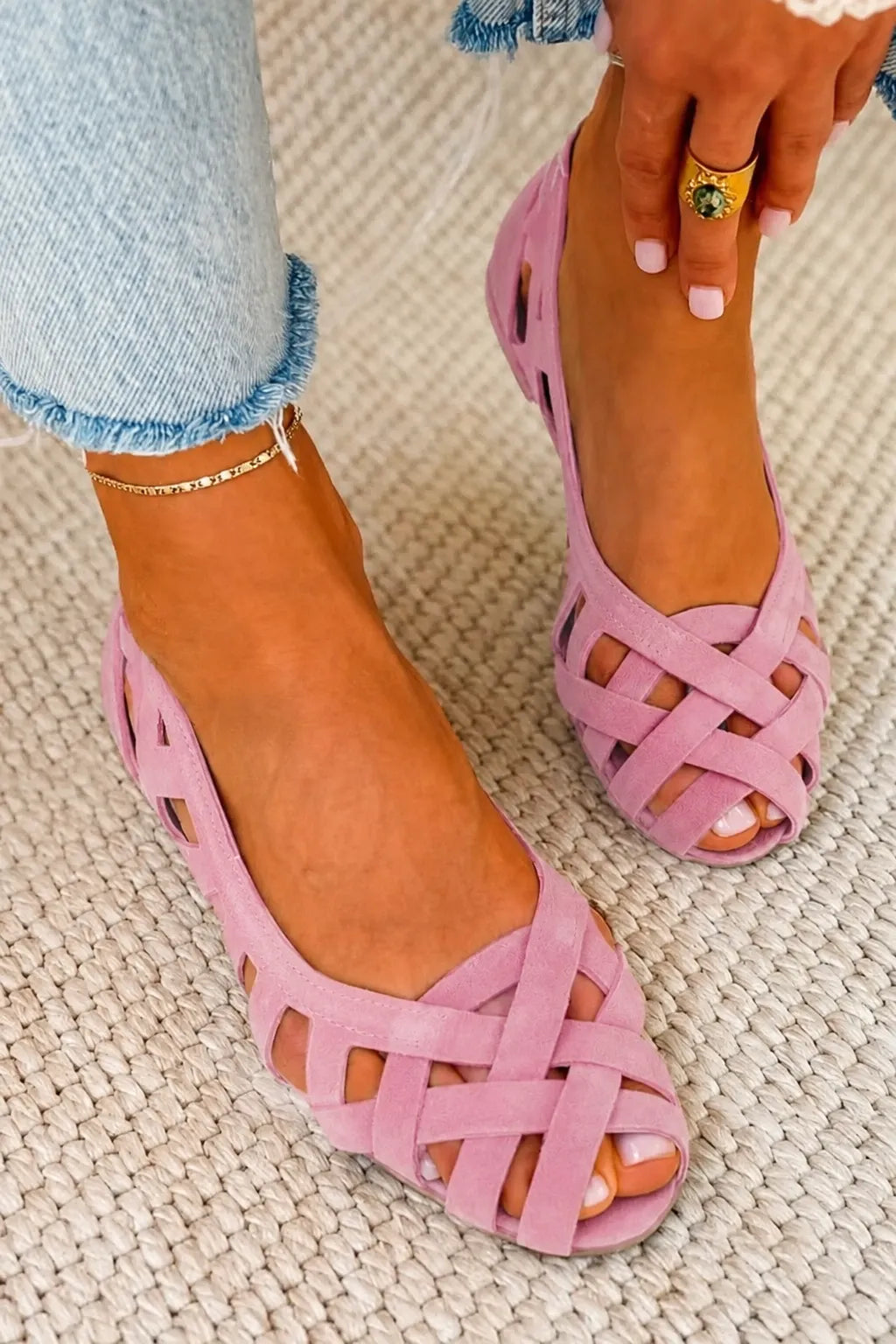 Women's Soft Flat Sandals with Cut Out Design