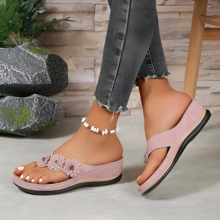 Women's Flat Comfy Sandals with Cushioned Footbed