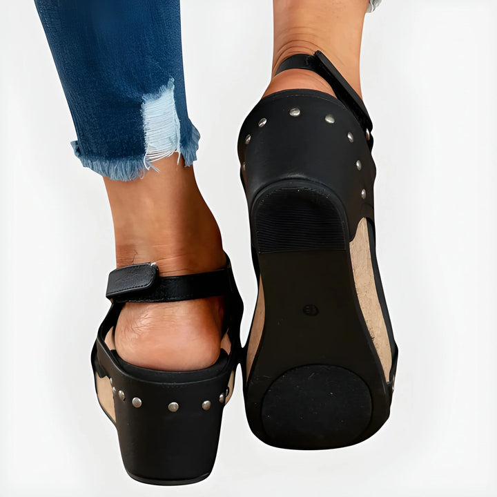Women's Wide Fit Soft Sandals with Cushioned Footbed
