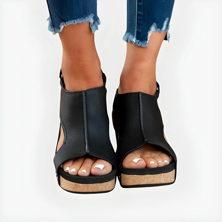 Women's Wide Fit Soft Sandals with Cushioned Footbed