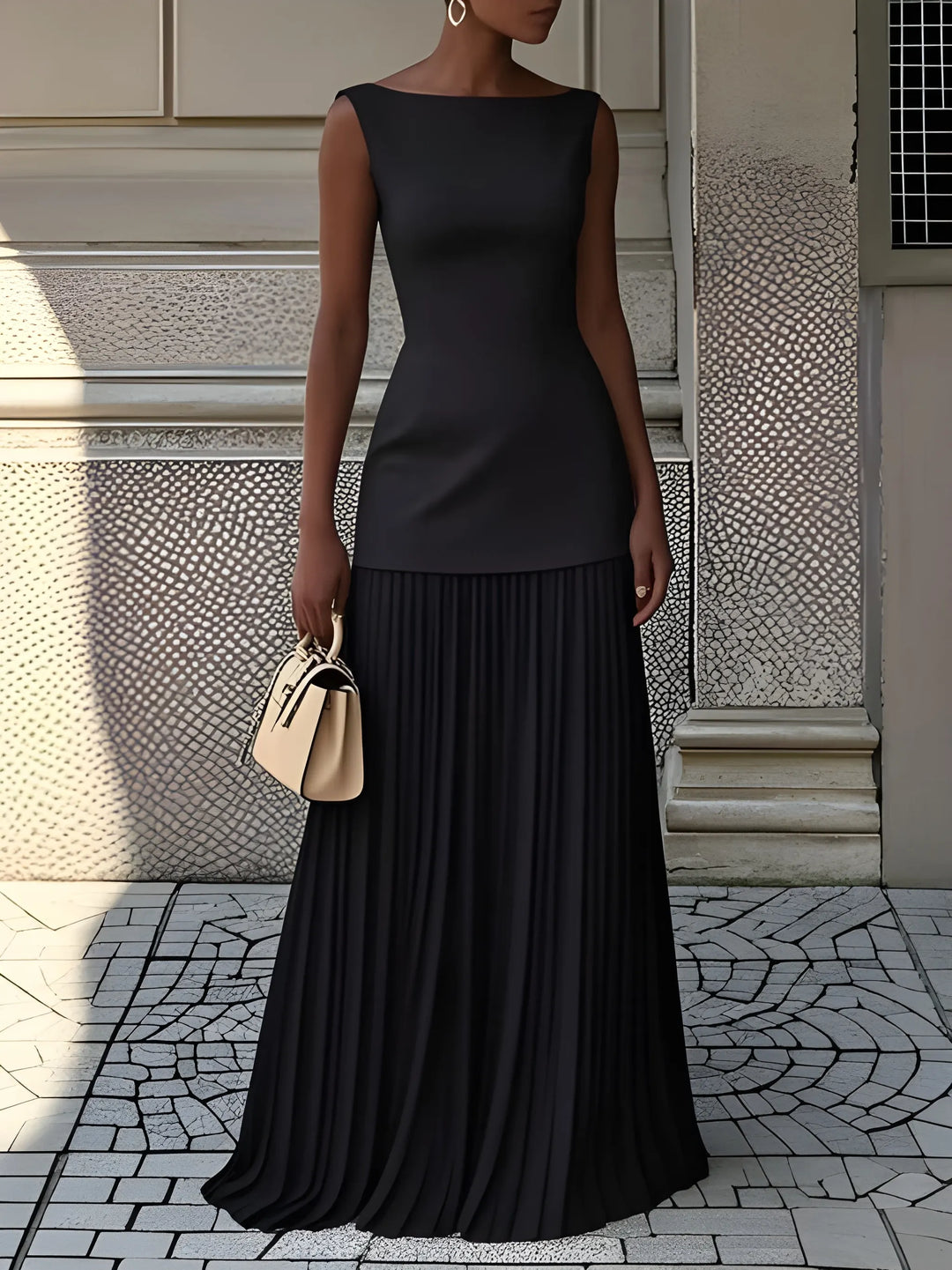 Women's Stunning Elegant Maxi Dress with Pleated Details and Sleeveless Cut